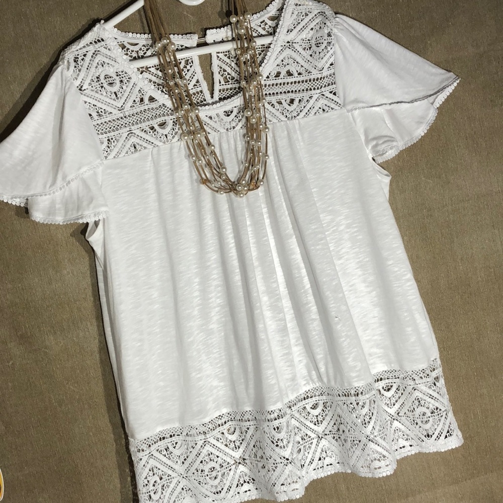 🍀 So Comfy-Lacy-Top WITH PEARLS & Earrings!